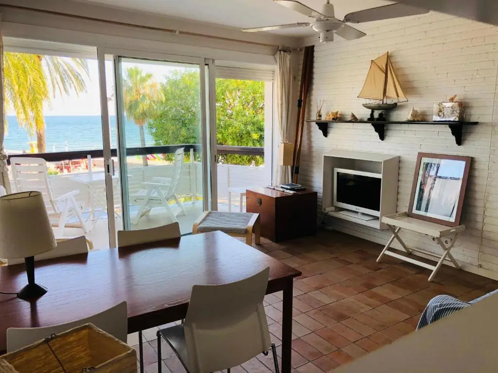 Newly Renovated Beachfront Apartment Ideally Located in Penelope