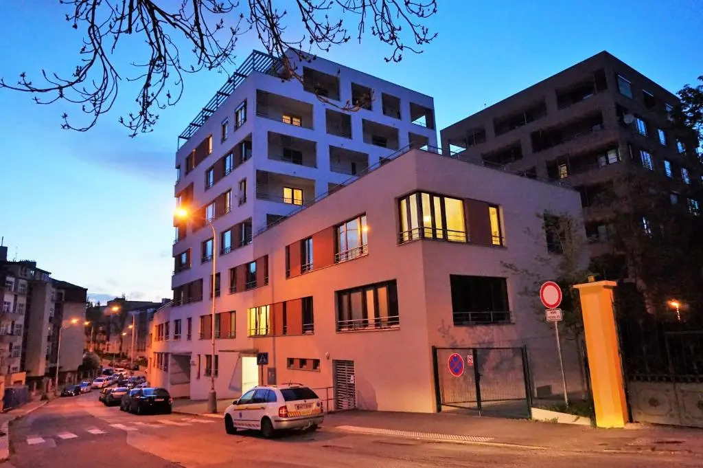 Leongargt Apartments