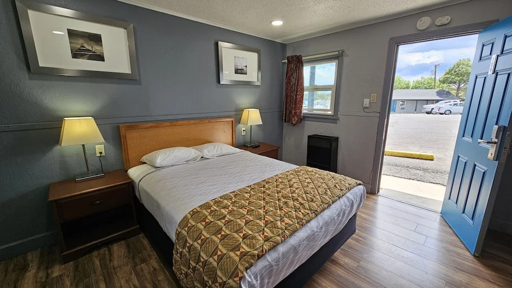 Travelers Inn