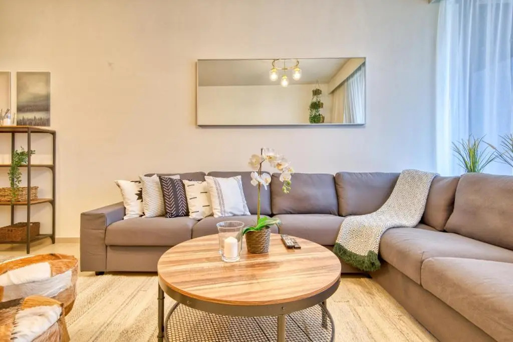 Incredible Views From This Classy Apt With Terrace