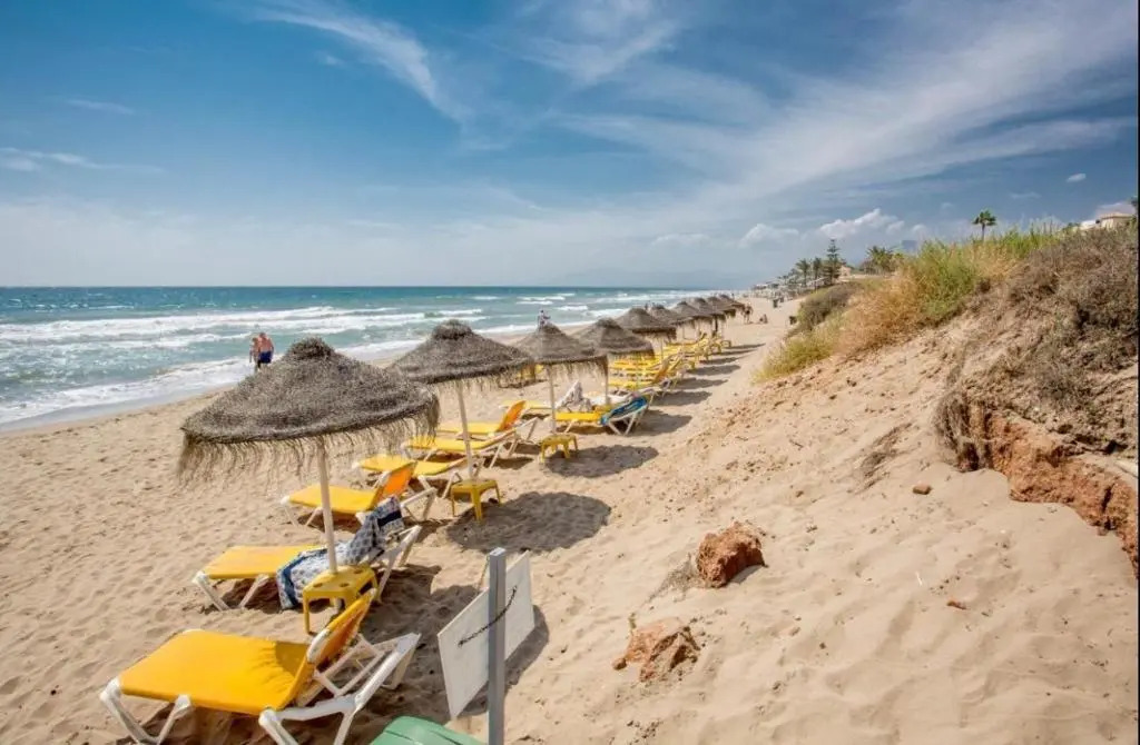 Luxury beach side apartment in Marbella Playa