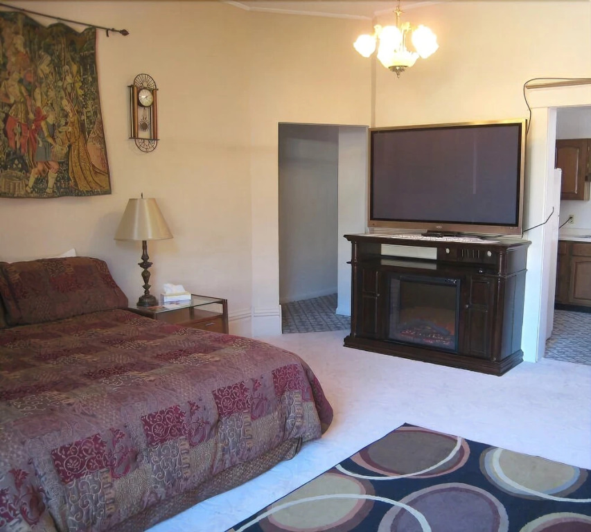 Deadwood Dicks Suites
