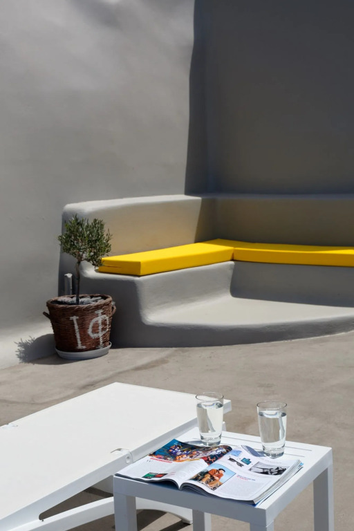 Luna Santorini Suites