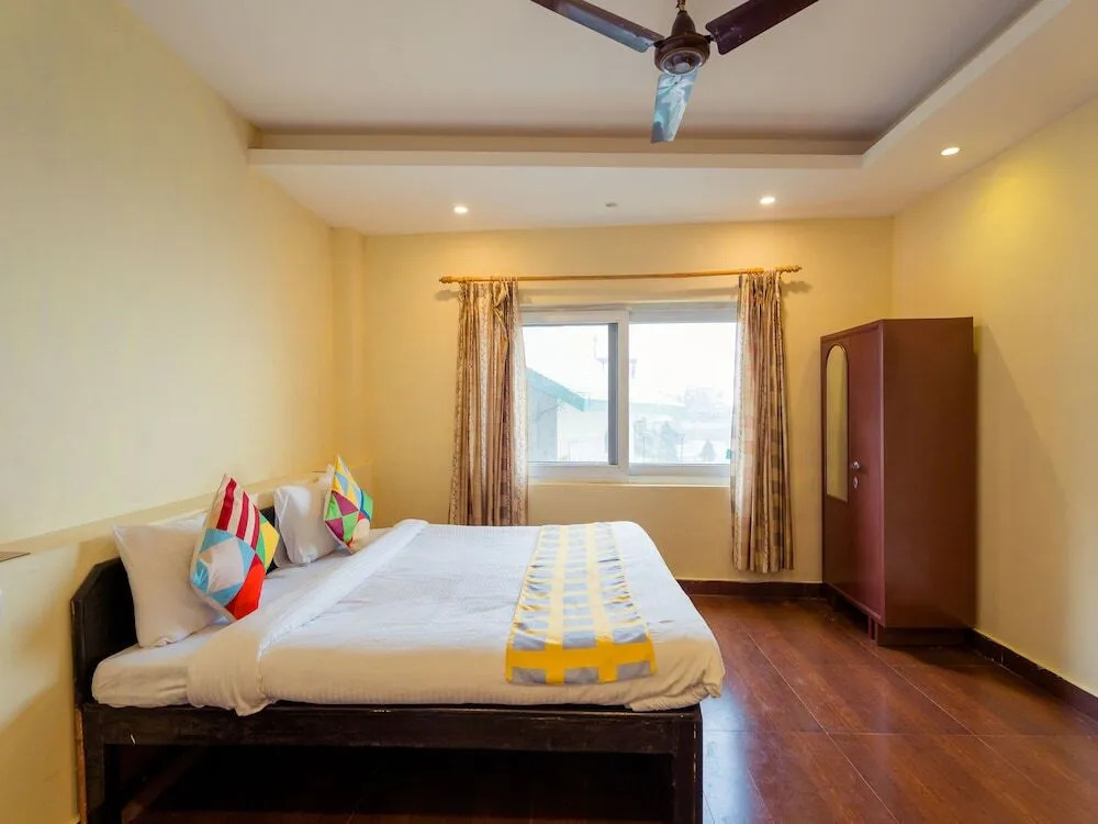 OYO 13160 Home City Heart 3BHK Mall Road