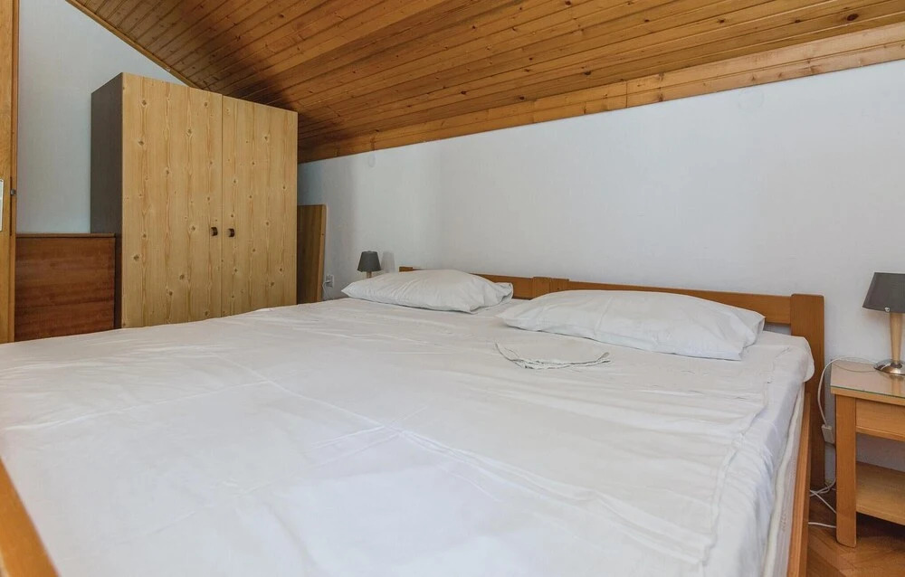 Nice Home in Privlaka With Wifi and 6 Bedrooms