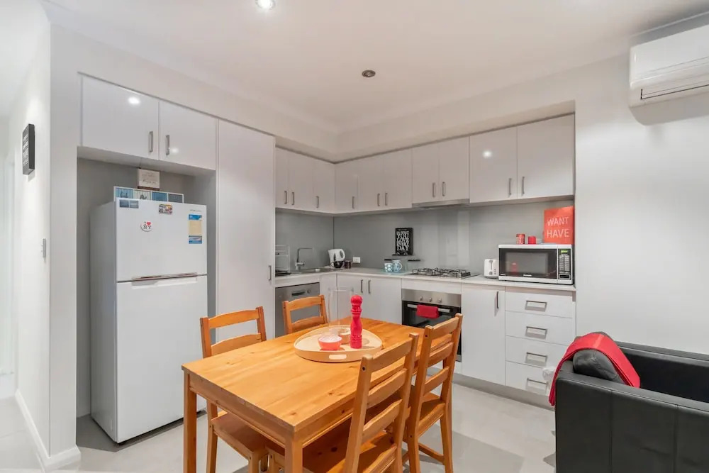 Conveniently Located Luxury Home - 10 Mins from CBD