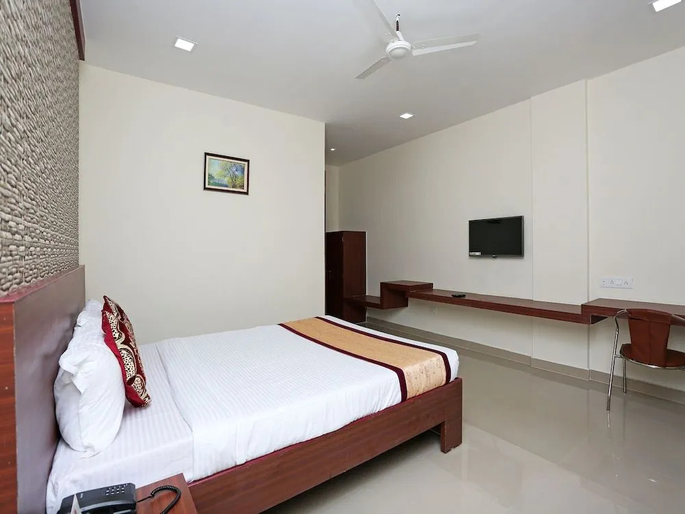 OYO 10271 Hotel Guest INN
