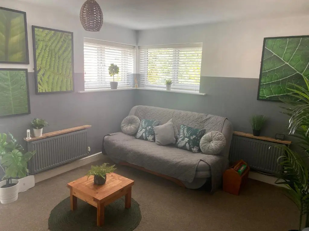 Trendy City Centre Hull Sleeps 2 or 4 with Free Secure Parking Traveller Award 2023