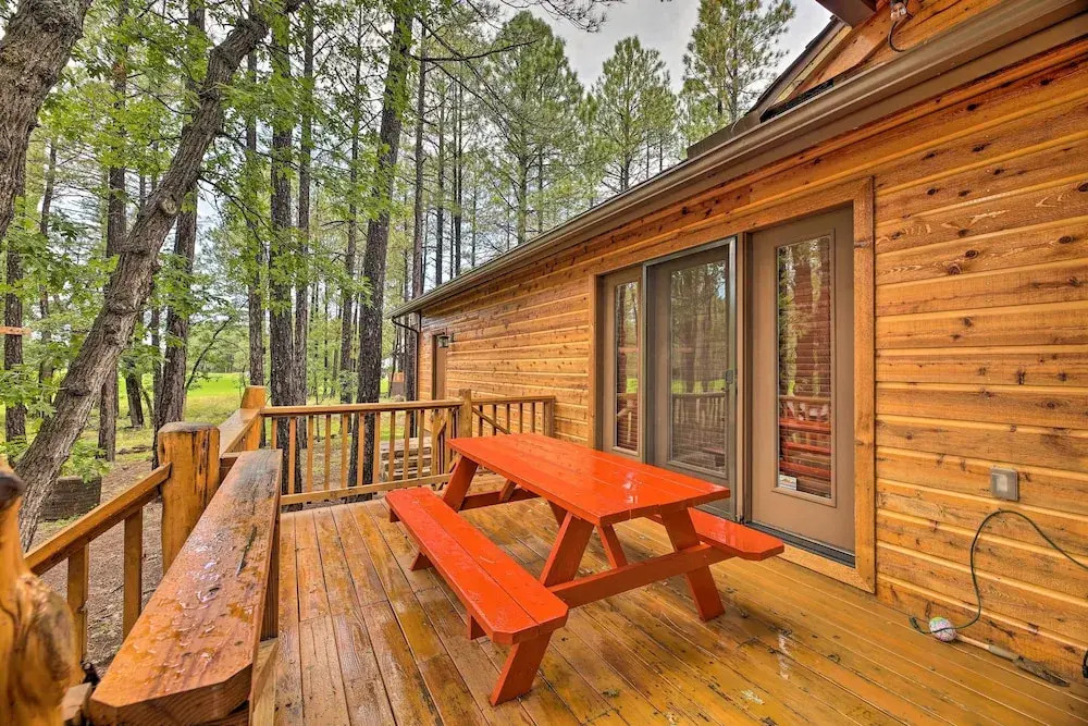 Wooded Yard, Gas Grill: Lush Pinetop Retreat