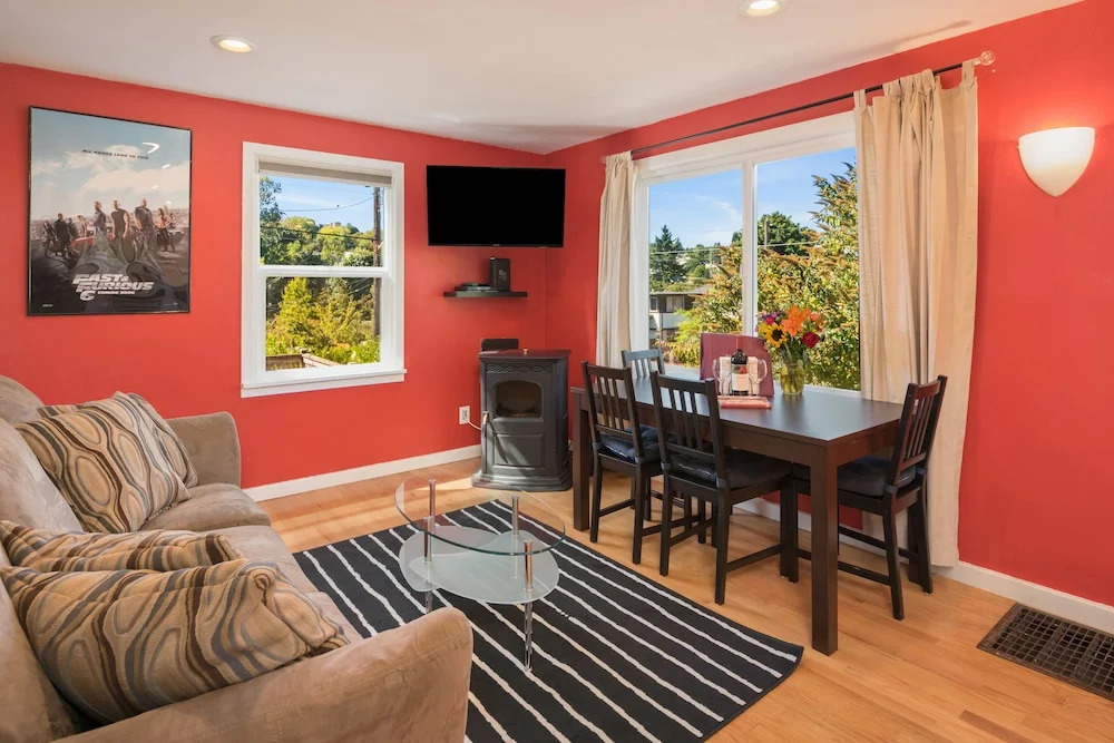 Seattle Vacation Home: The Autobahn