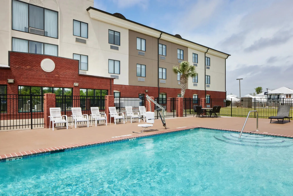 Holiday Inn Express Hotel & Suites Panama City-Tyndall by IHG