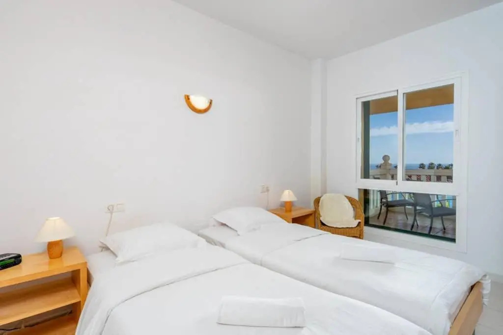 Lovely Flat with Open Pool in El Higueron Ref 106