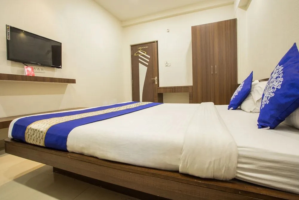 OYO 7421 Hotel Relex