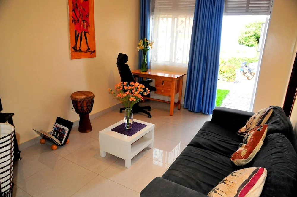 Victoria Lake View Guesthouse & Safaris