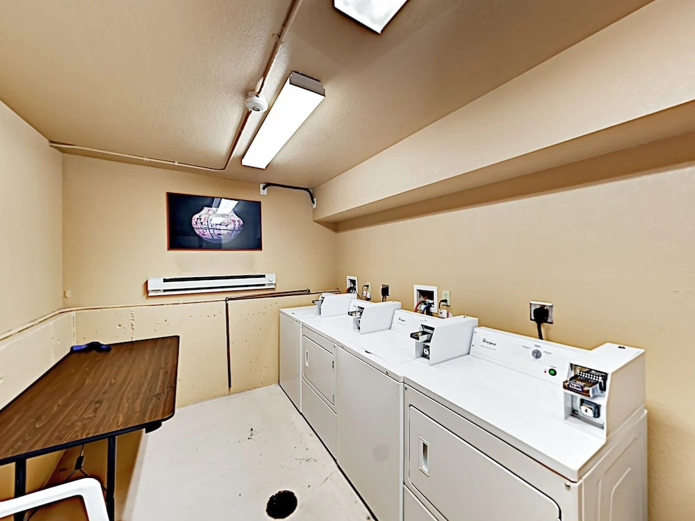New Listing! Updated W/ Balcony & Hot Tub 2 Bedroom Condo