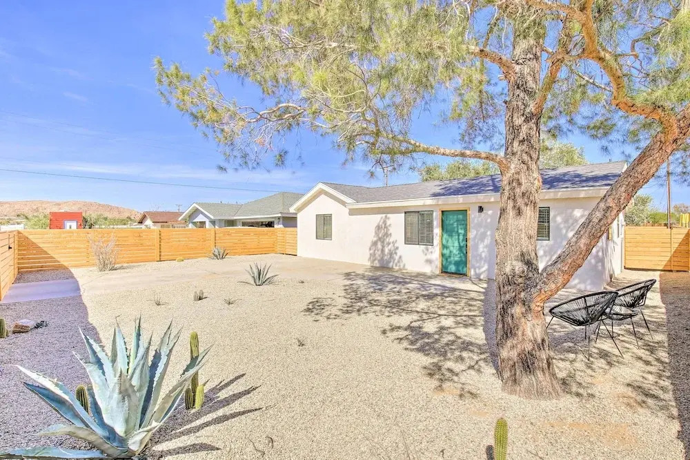 Modern Joshua Tree Bungalow With Fire Pit & Bbq!