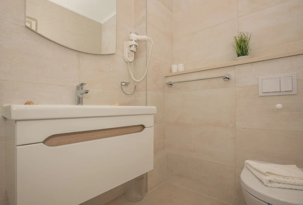 Apartments Leone