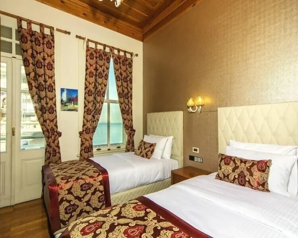 Mom Hotel
