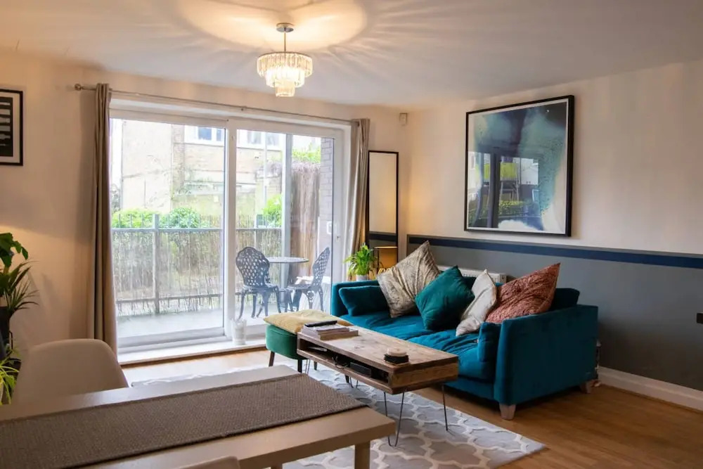 Contemporary 1 Bedroom Flat Near Mile End Station