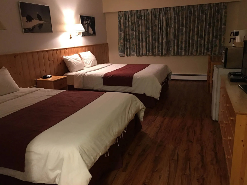 Canadas Best Value Inn- Riverview Hotel