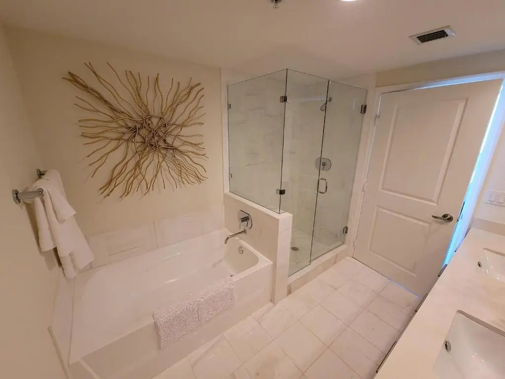 2br2bd, Downtown, Cal King