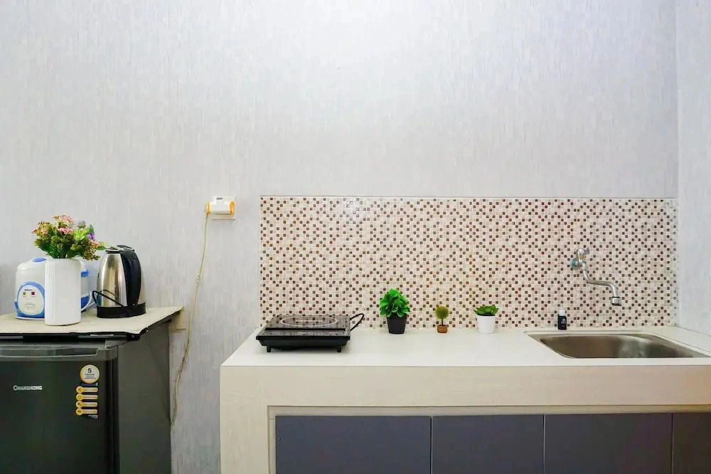 Smart Layout Studio At Dave Apartment Near Universitas Indonesia