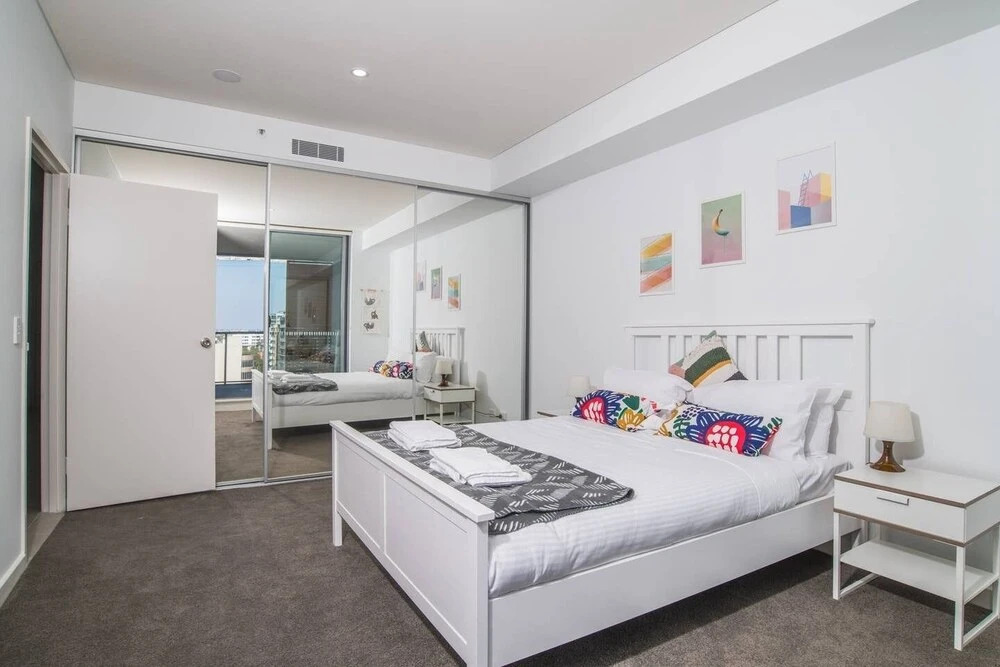 Contemporary Art 2Beds Apt