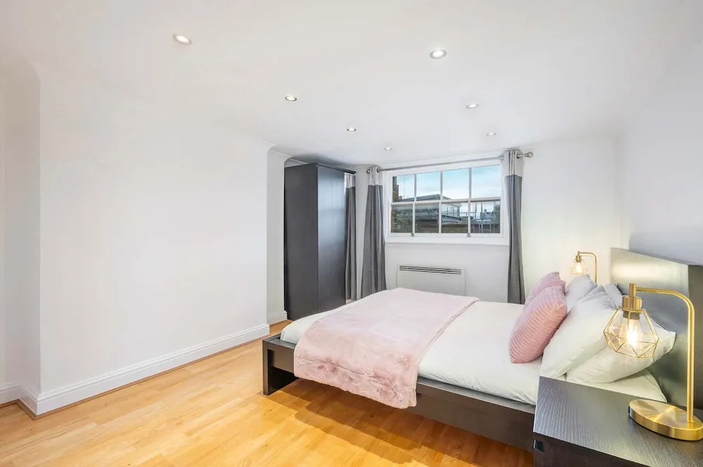 Above Beyond - Fitzrovia - by Frankie Says