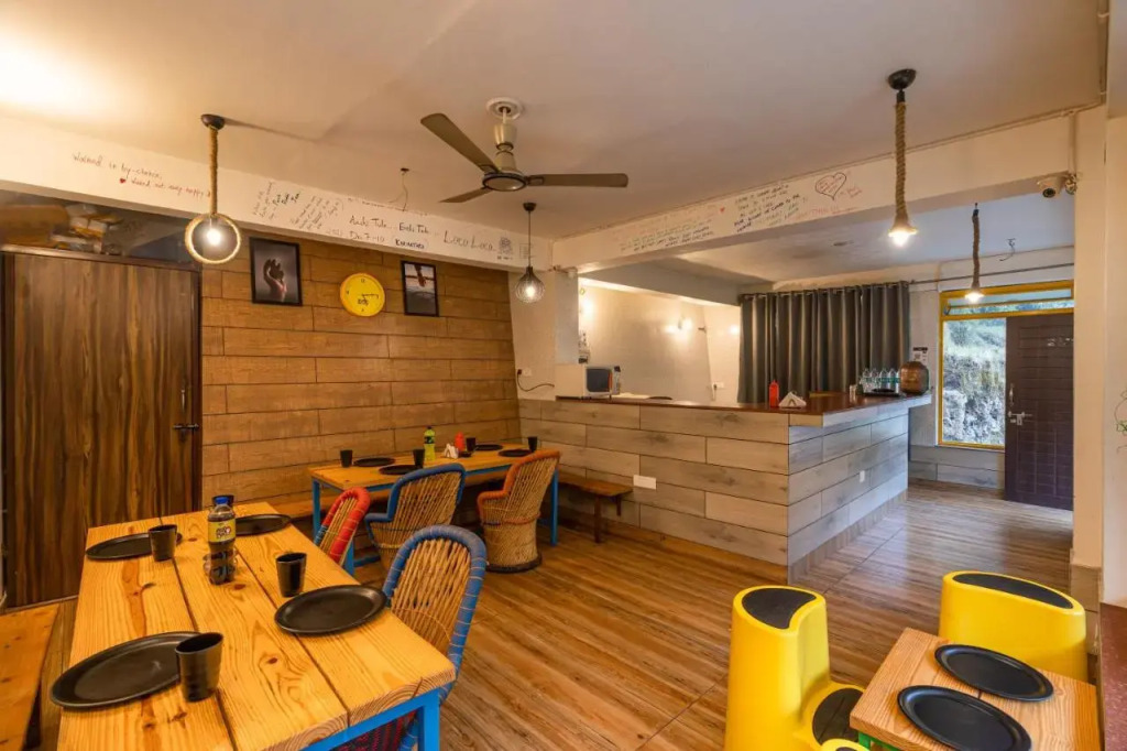 The Hosteller Mussoorie By the Streamside, Kempty