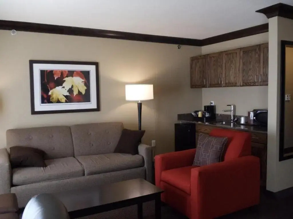 Parkwood Inn & Suites