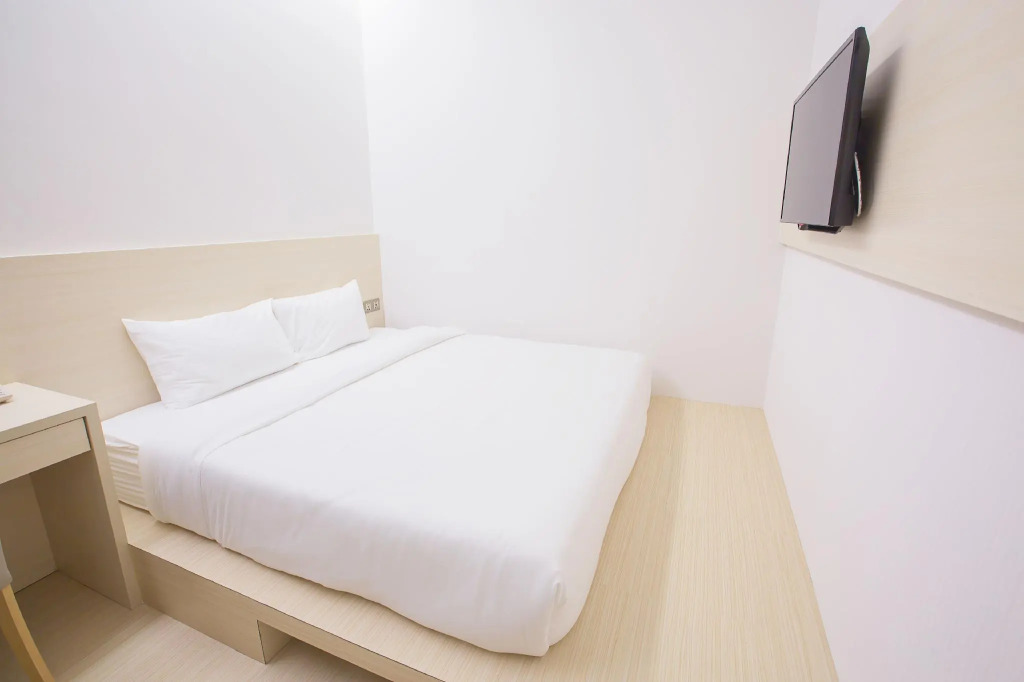 Minimalist Hotel