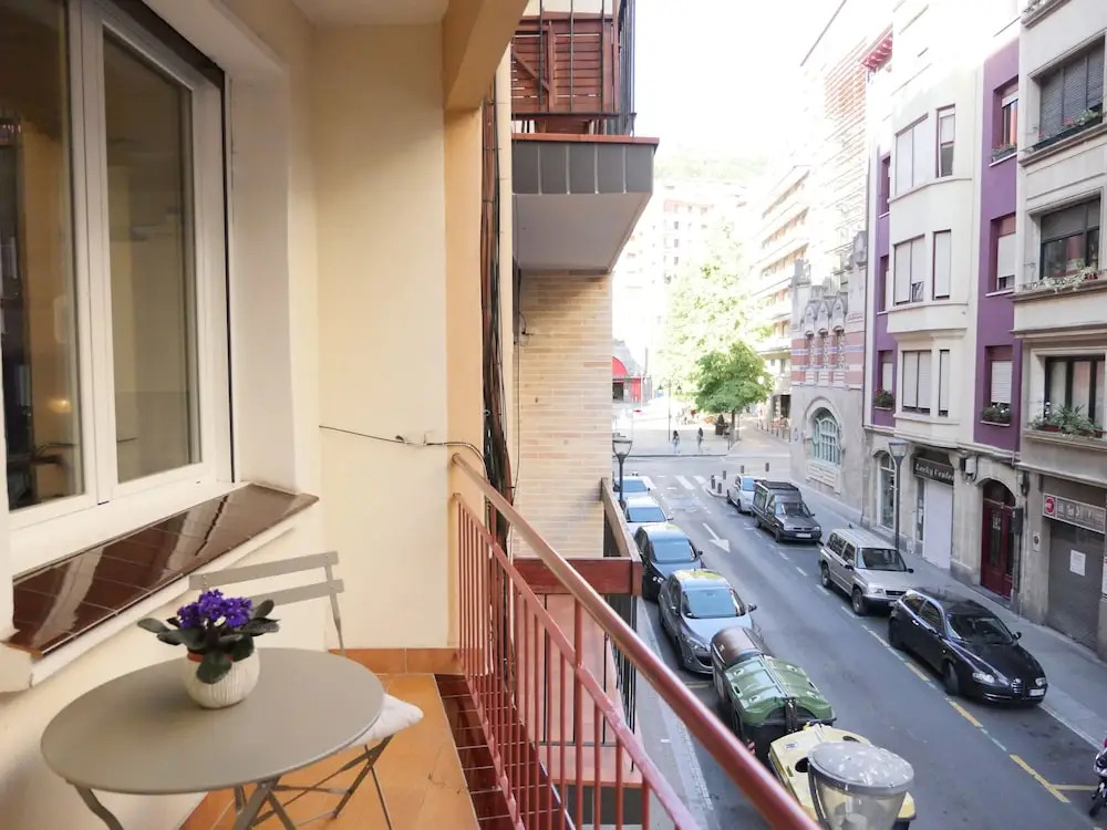 Charming and Stone Throw to Guggenheim & Old Town