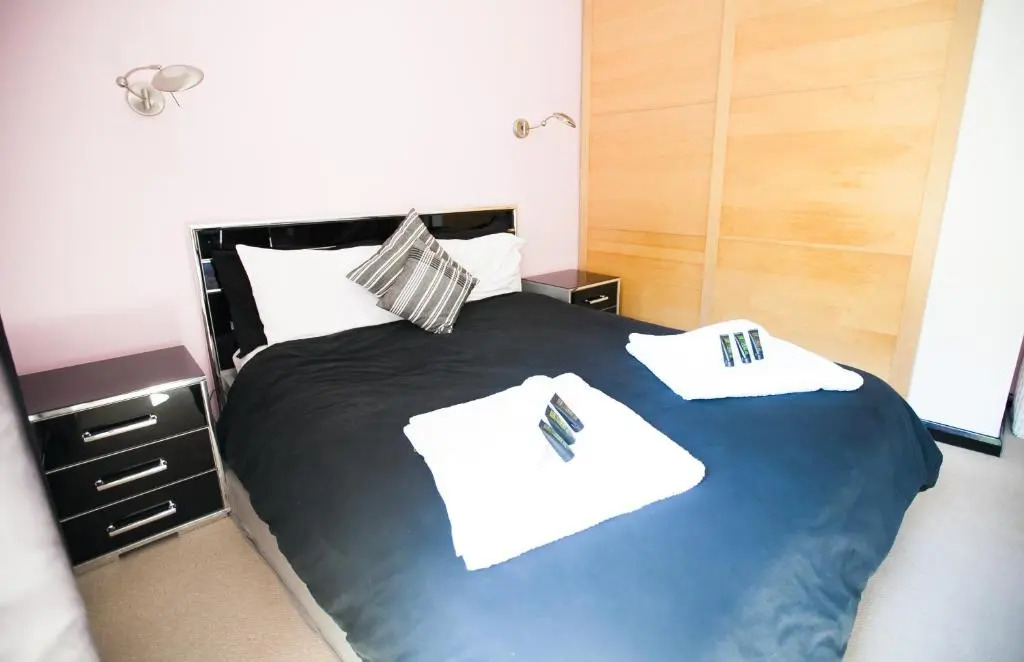 Honest University Apartment 2