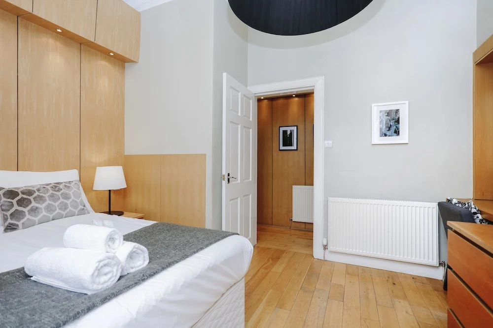 JOIVY Bright 2Br Apt W/ Stunning View, Next To Edinburgh Castle