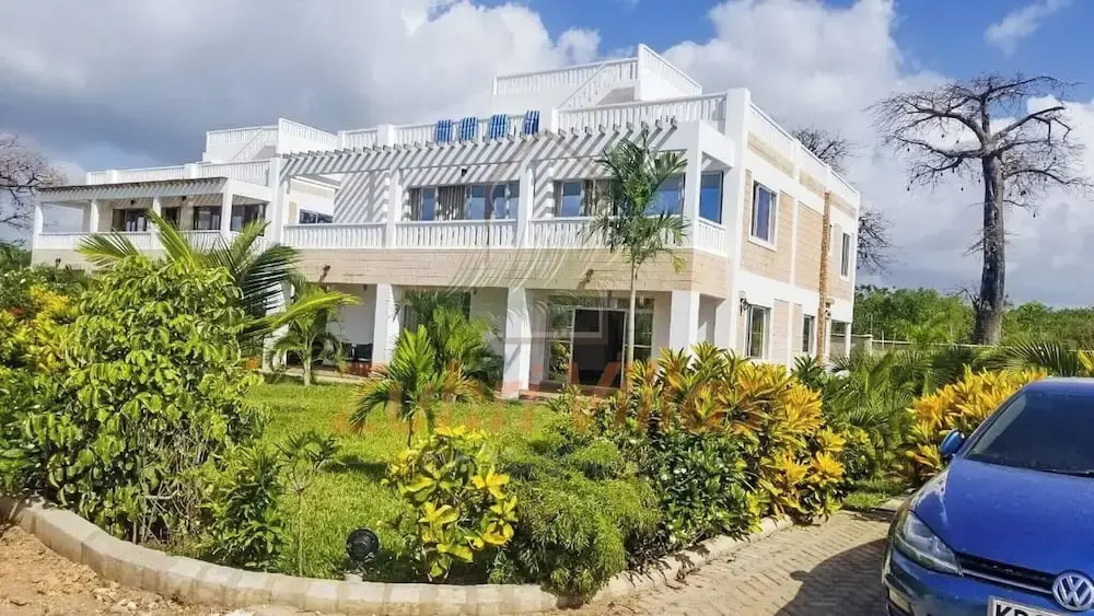 Luxurious 5-Bedroom Villa with Private Pool in Diani