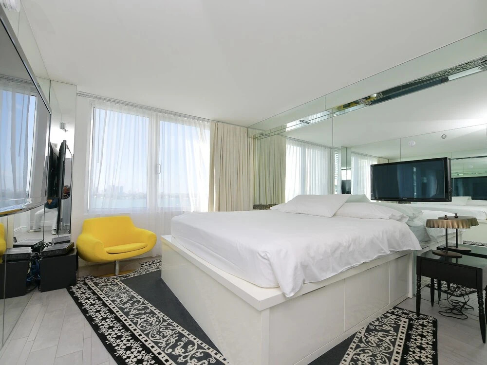 Miami World Rental - Mondrian 1426