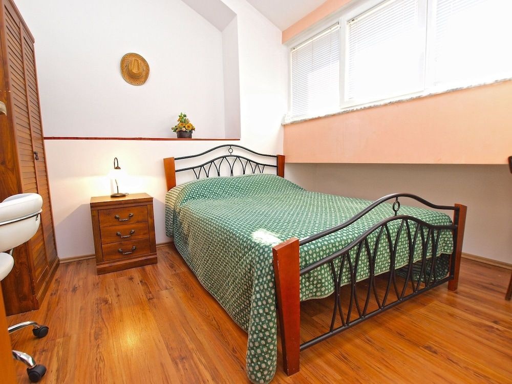 Apartment 1175