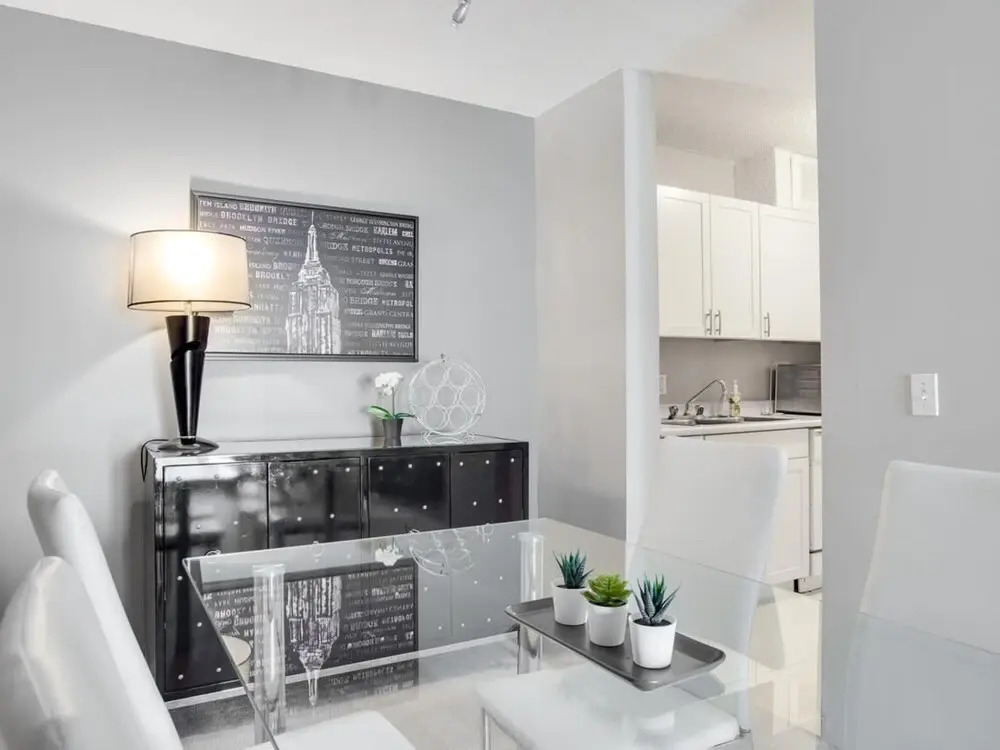 Stylish and Cozy Eau Claire 2BR With Gym Coffee