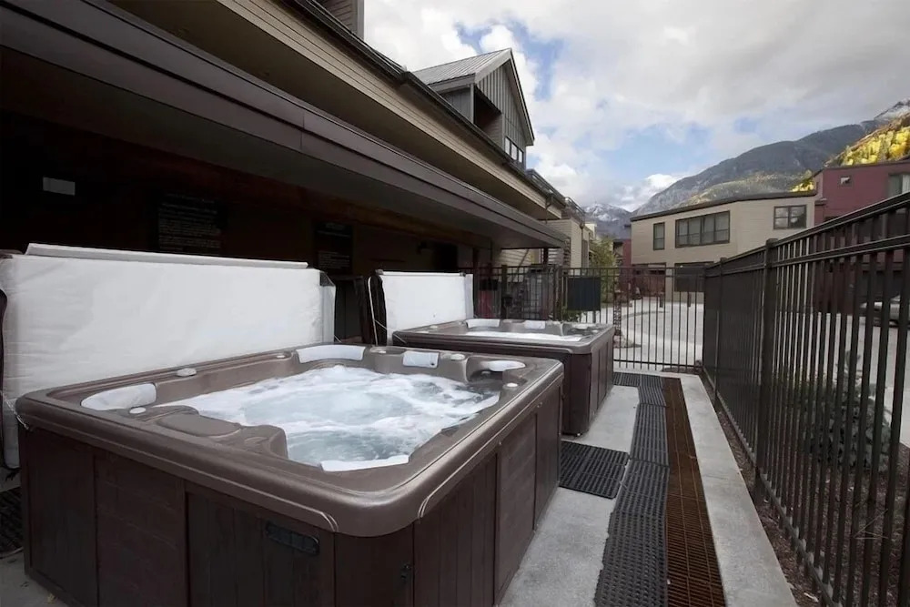 Ski In/out In Town! Ski Area Views, Fireplace, Hot Tub 2 Bedroom Condo by RedAwning