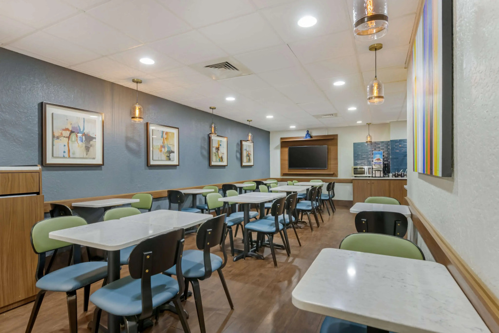 Best Western PLUS Universal Inn