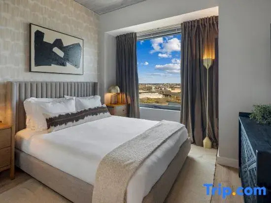 Stylish 1BR in Assembly Square | Pool, Gym & Views
