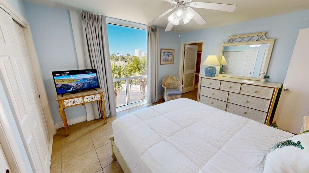 Shoreline Towers 3036 3 Bedroom Condo