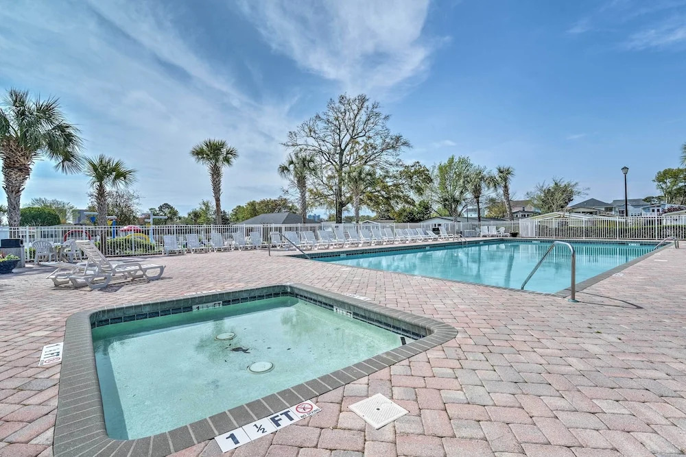 Walk to Ocean: Lovely Myrtle Beach Getaway