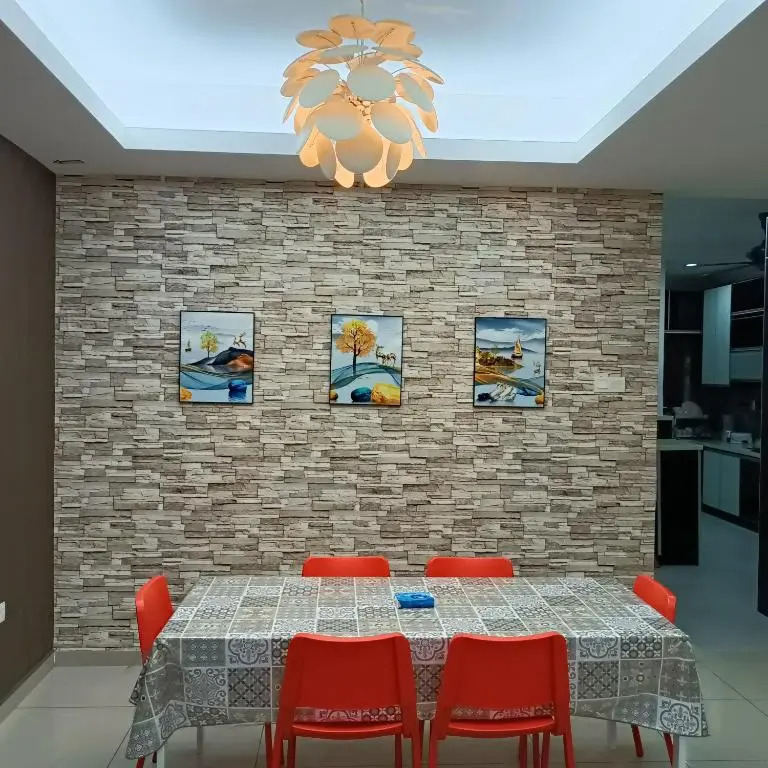 4 Bedrooms Homestay, Fully Aircond in Sendayan by DKAY HOMES I 10-15 pax