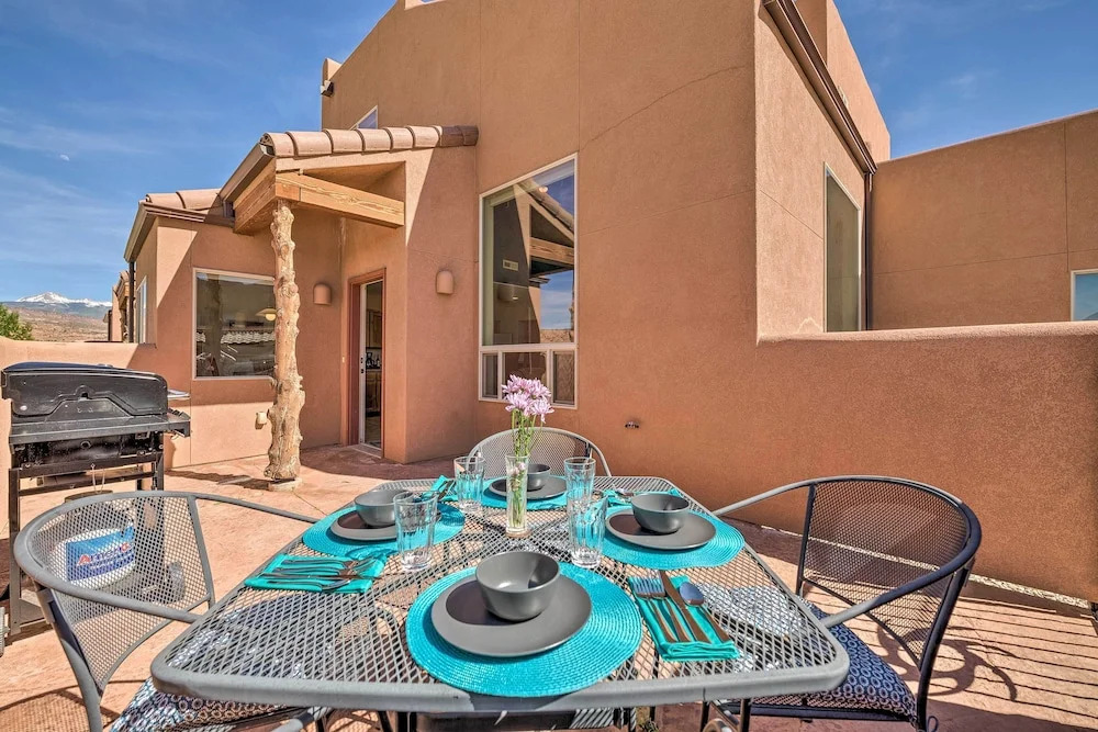 Moab Townhome w/ Patio - 11 Mi. to Arches NP