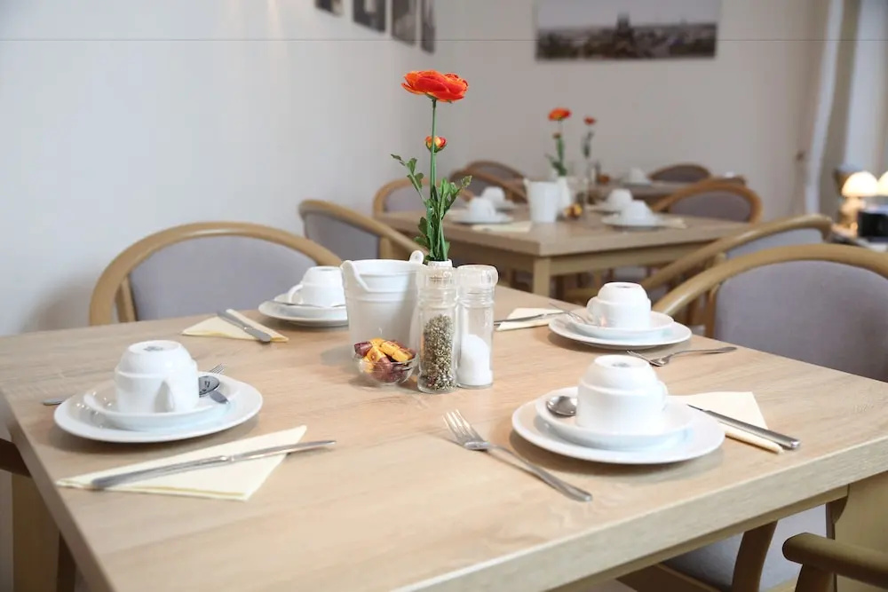Hotel Pilar Garni