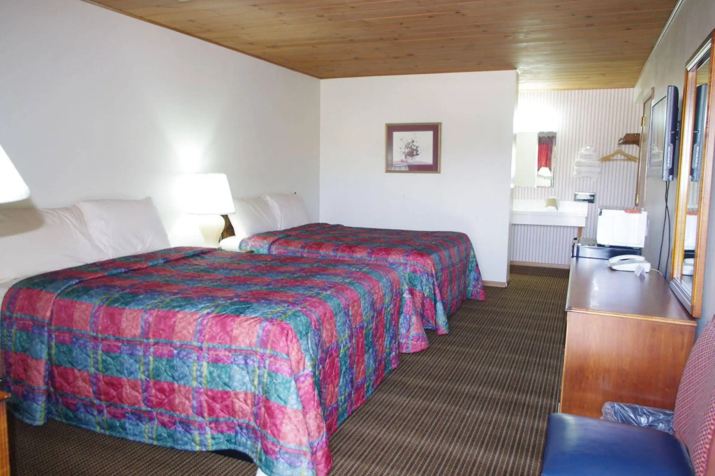 Love Hotels Western Holiday by OYO at Harlan Lake NE