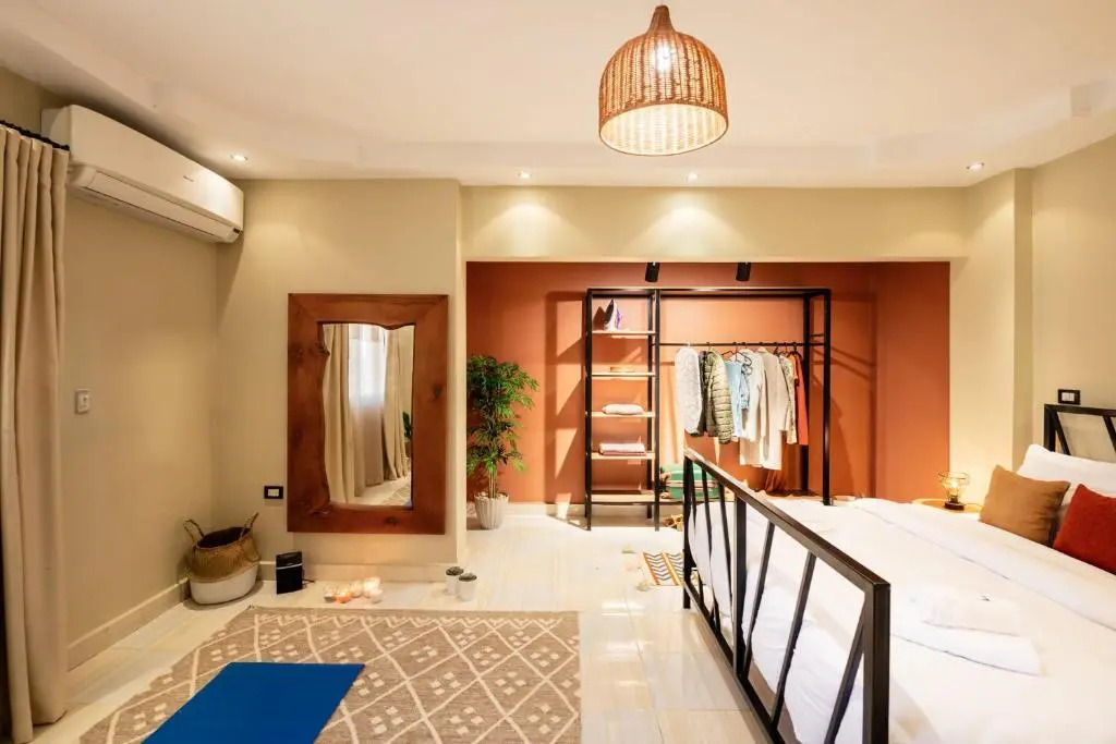 Xuru Stays I Play Foosball & Do Yoga - 1 BR Apt. 5 Min To Airport