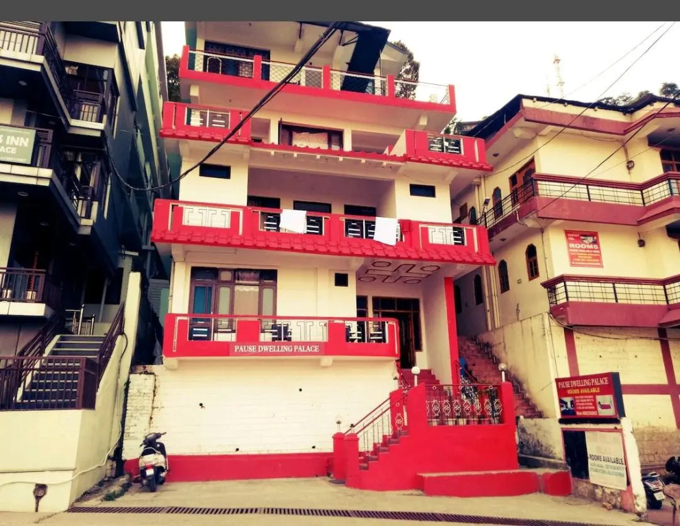 Pause dwelling Palace