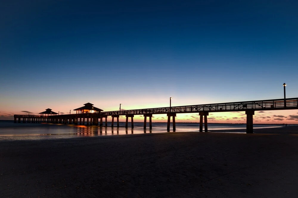 Riviera Delphin - Epic Sunsets